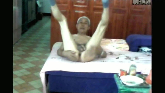 OLD CHINESE (WEBCAM)