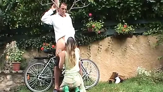 Скачка на велосипеде заканчивается спортивным трахом!