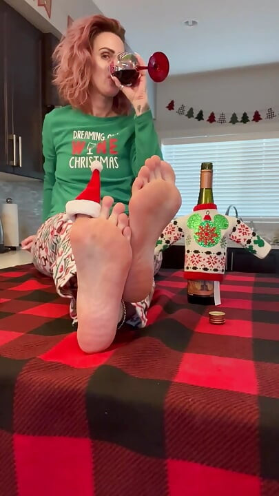 Xmas With Gwen & Her Soft, Delicious, Gorgeous Feet