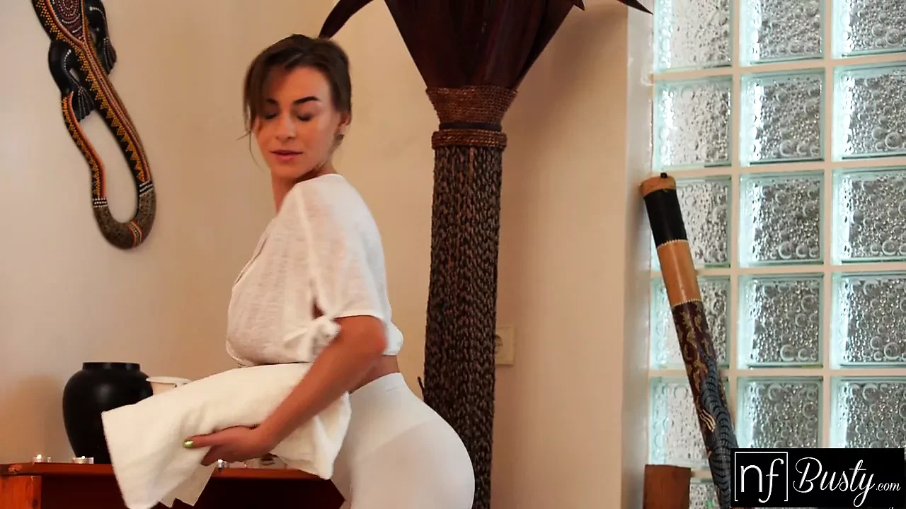 油腻的大奶子按摩导致手淫，奶子工作和操逼