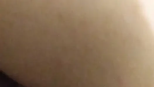 Seksi kız arkadaş aşağı atıyor!