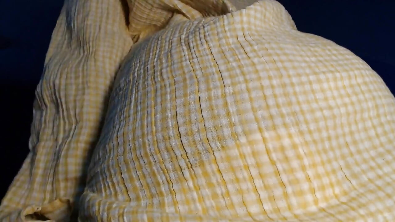 หีน้ําเงี่ยนไหลเยิ้มต้นขาหนา