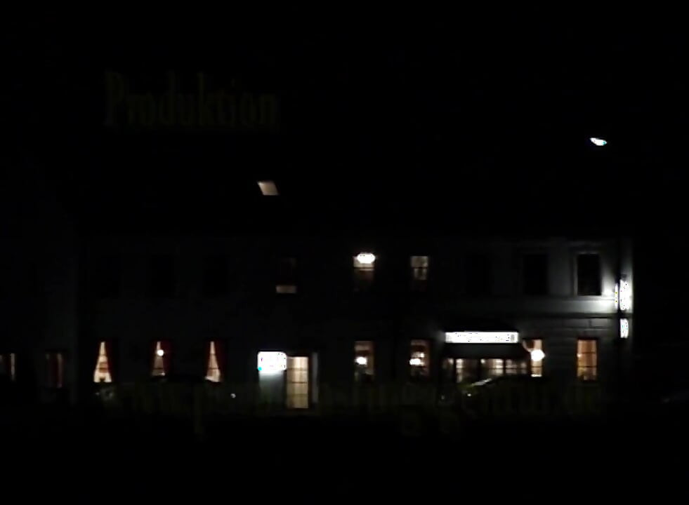 Napalona brunetka zostaje wylizana i ostro zerżnięta w pieska i kowboj