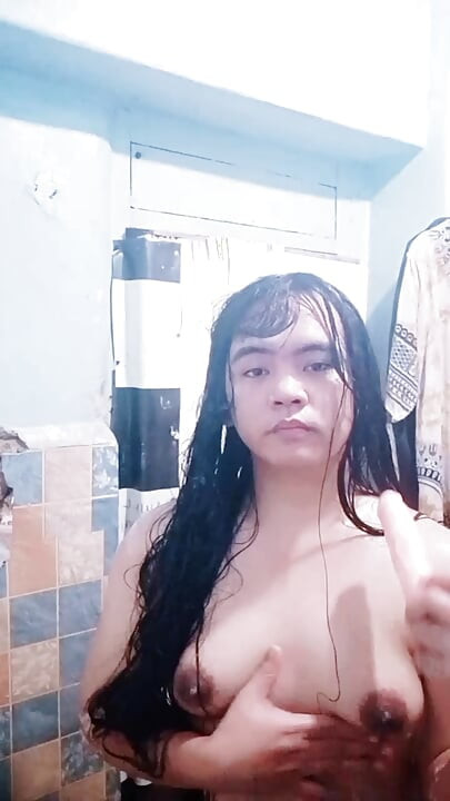 Filipina Babe Plays While on Secret Video Call