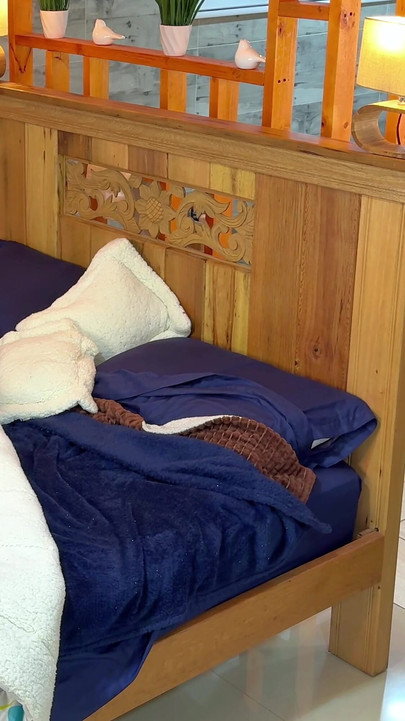 ถูกจับได้ว่าช่วยตัวเอง! พี่สะใภ้ยัดดิลโด้เข้าไปในหีแน่น ๆ ของเธอขณะถูกดู! | คลิป 2