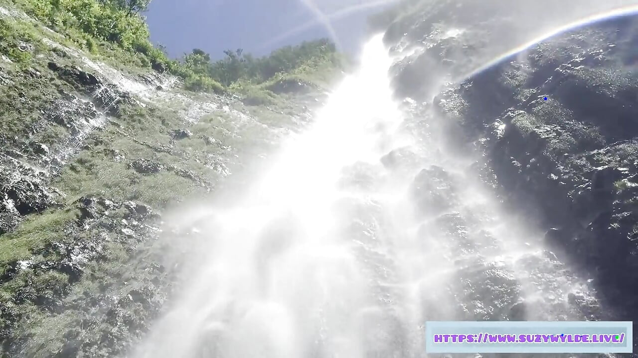 رحلة برية إلى هانا لسوزي وايلد في شلالات وايموكو، ماوي