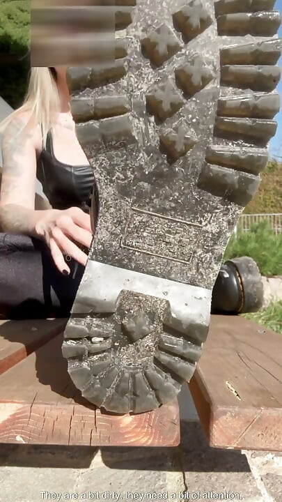 Dr. Martens'imin bugün kölemin özel ilgisine ihtiyacı var...