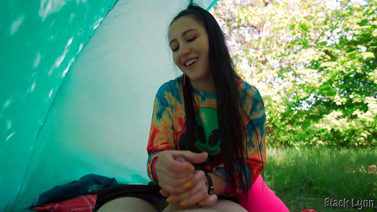 Brunette Hippie Makes Outdoor Handjob for Free