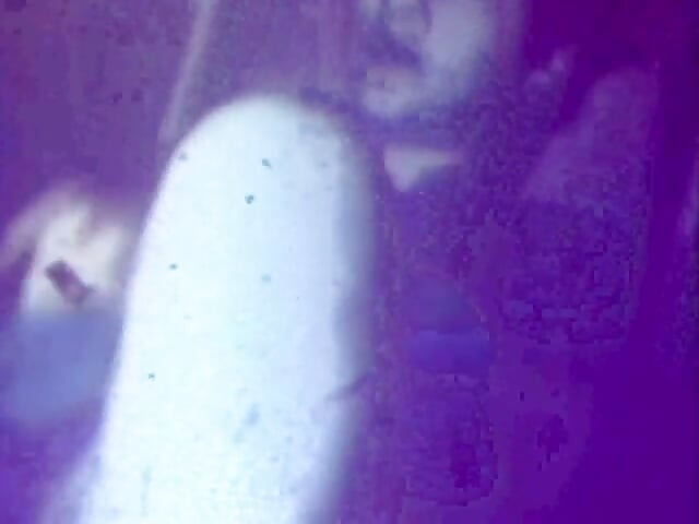 MILF vintaj tahu cara menggembirakan lelakinya (tiada audio tetapi muzik)