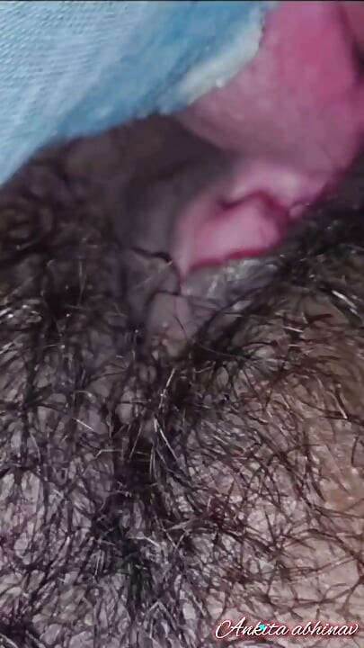 Futai cu trei degete cu lins de pizdă Ascultă vocea ei excitată