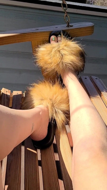 Spring Feet Furry Slides