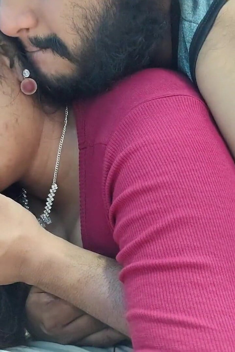 Heiße lippe lockt romantik im modernen kleid, sexy heißes mädchen