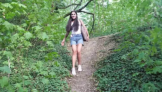 Активные действия на открытом воздухе в парке — Мина Джавед и Маниак под наблюдением