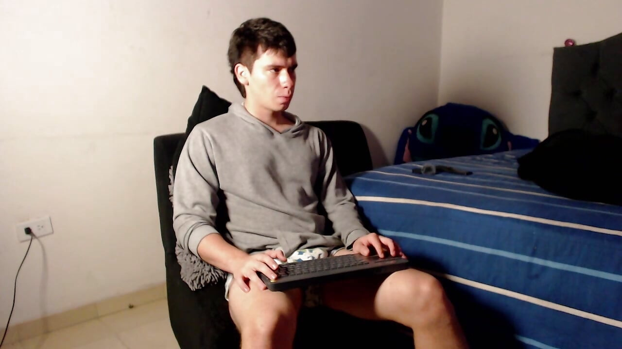 Latino with delicious cock 18 cm long