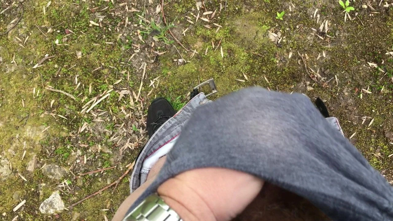 masturbasi di hutan 3