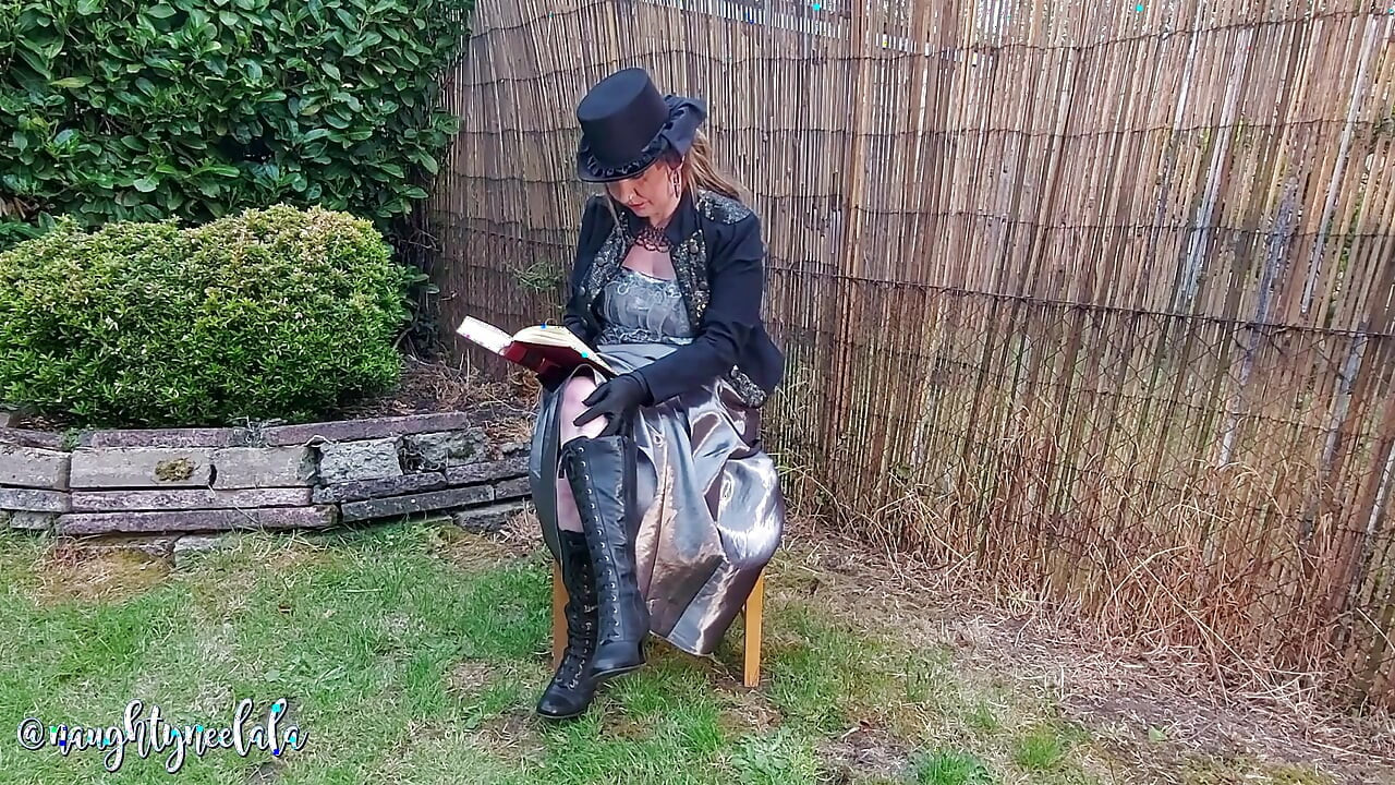 Victoria Fiddle dibimbing nakal Neelala