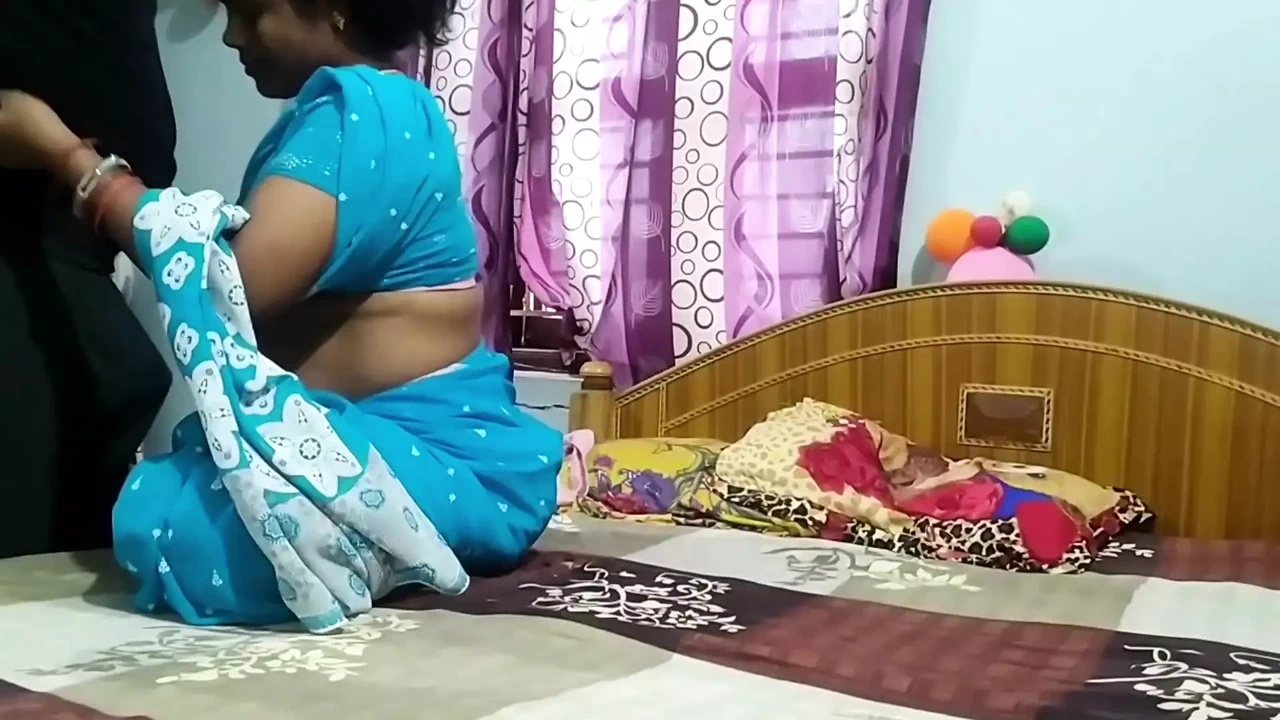 Hot wife Rakhi in blue saree fucking with her boyfriend to penetrate hard inside pussy on Xhamster 2023