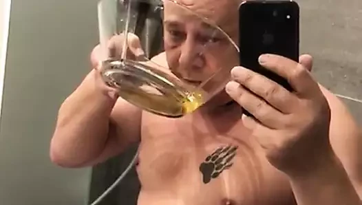 Cwel megissza az övét