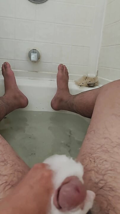 Soapy Wanking in the Tub