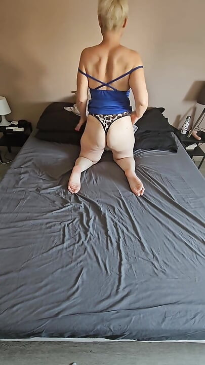 Come Fuck Me Doggy-style on the Bed; I'm Waiting for You.