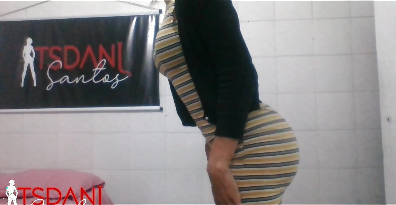 דניאלה סנטוס הסקסית והמפתה רוקדת ואז מגיעה לאורגזמה.
