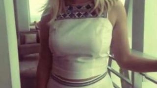 Reese Witherspoon em vestido branco 01