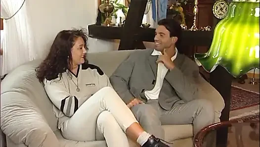 Deutsche schlampe fickt auf dem sofa
