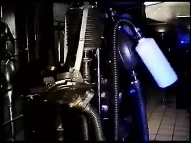 Deutsche Latex Fesselung, Unterwerfung, Atemkontrolle