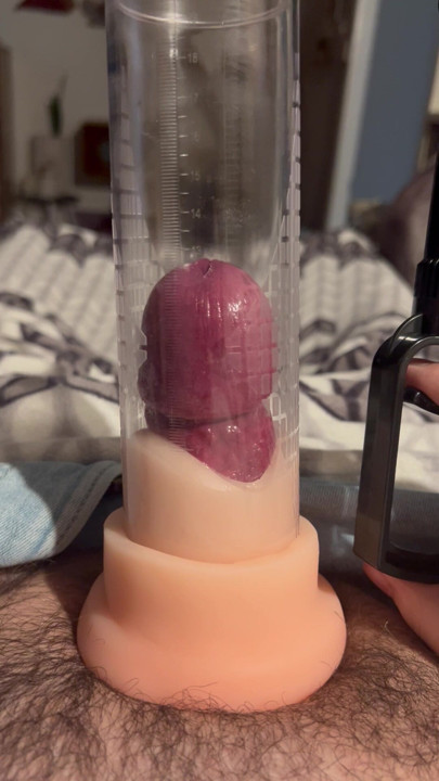 Sikimi pompalıyorum/ yarağımı pompalıyorum