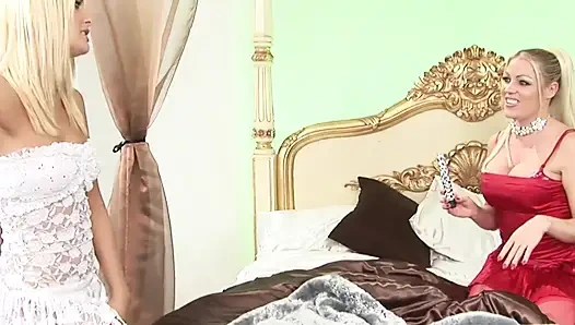 Süper Korkaklar Lezbiyen Gibi Sevişiyor