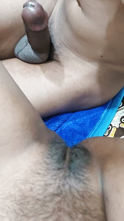 הפות של אחותה החורגת של בהאבי היה מלא בהנאה