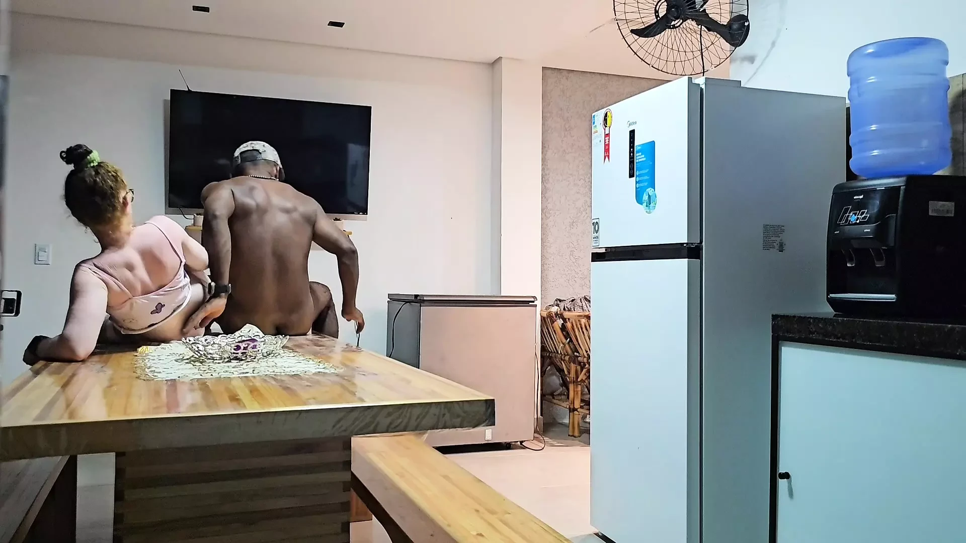 ENTEADA QUER FAZER SEXO NA COZINHA, MAS SEXO TERMINA NO QUARTO