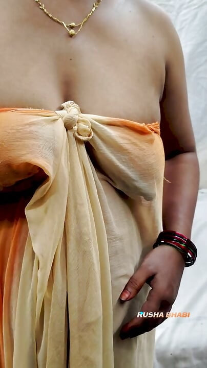 Rusa bhabi showing wet boobs in video call