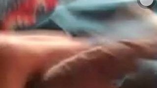 Un garçon marathi se masturbe