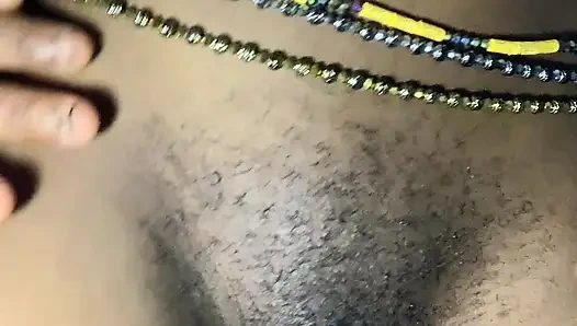 Heißes ebenholz-schätzchen, front- und rückenansicht, POV IN NAHAUFNAHME