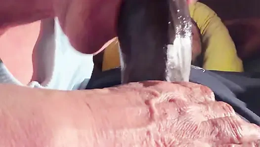 Headrietta: nine büyük zenci yarağıyla harika sakso çekiyor