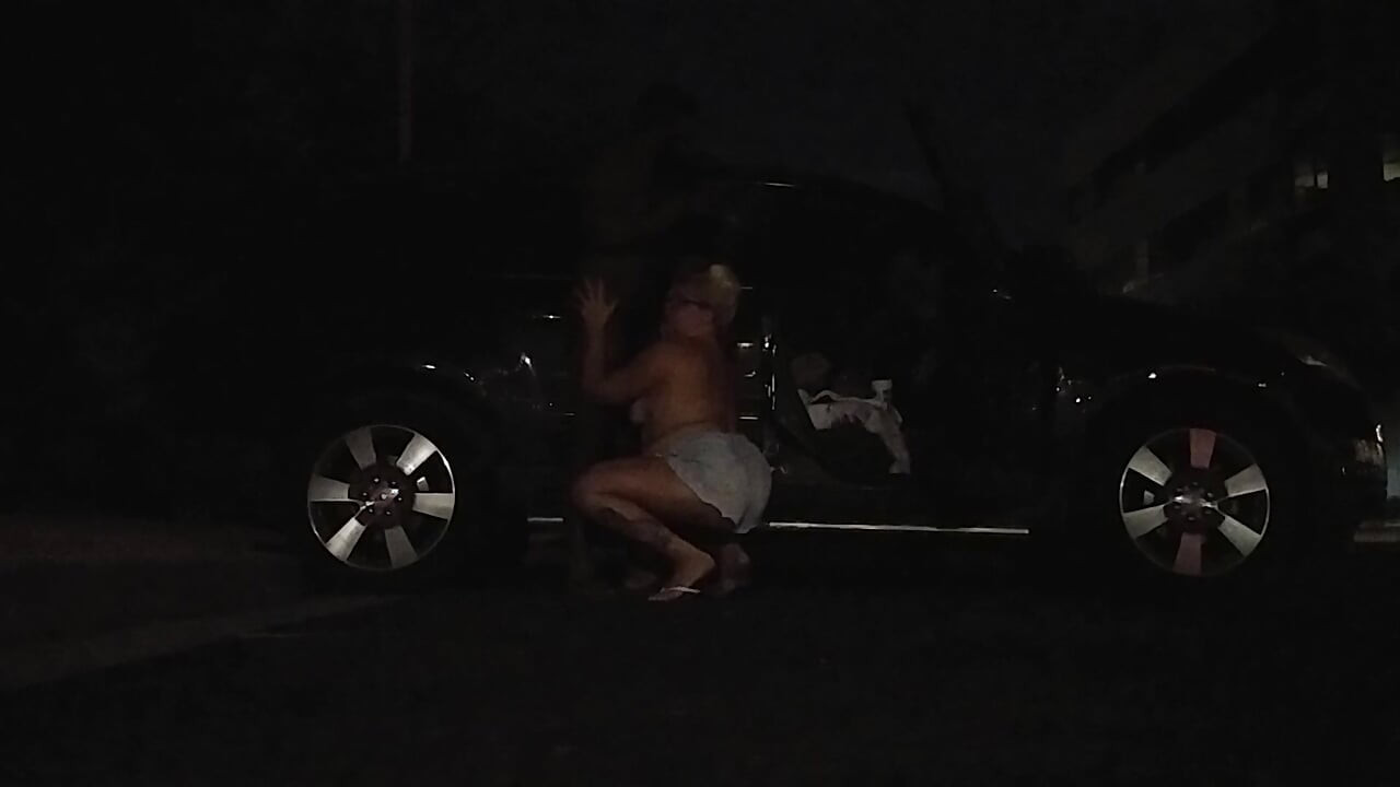 Patni ise baahar chaahti thi! ve tan rekhaen seksi hain!