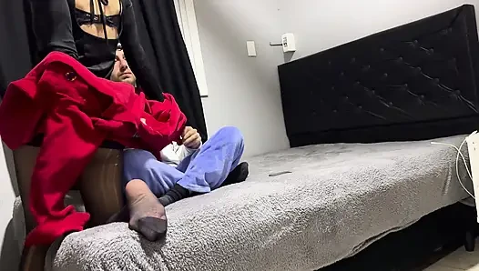 Kız arkadaşım sokaktan geliyor ve doğrudan bana geliyor