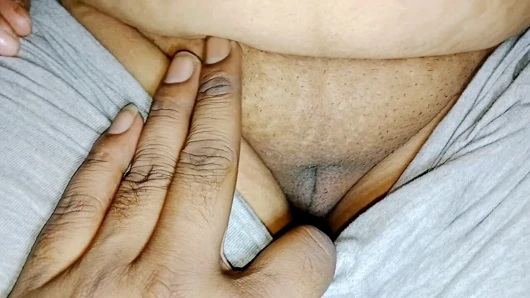 Hintli ateşli kız romantizmi büyük göğüsler, desi sıkı amcık, Bangla edepsiz konuşma sesi