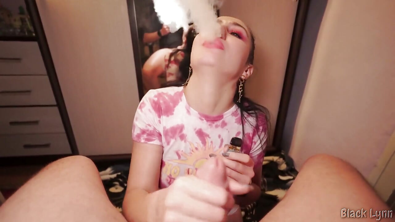 Vape and avsugning - Svart Lynn suger och röker