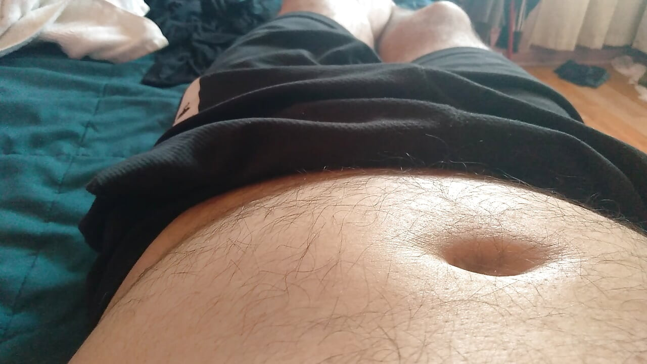 大人の男が、楽しみのために太いペニスであなたを貫くことをいとわない