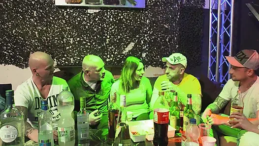 Alkol Ve Azgın Sarışınlarla Çifte Penetrasyon Seks Partisi