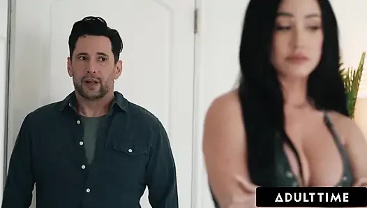 ADULT TIME - büyük memeli orta yaşlı seksi kadın Jennifer White oda arkadaşına korunmasız tutkulu biniş ve domaltarak teşekkür ediyor