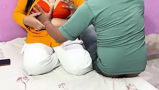 Arkadaş evli kadınla sikişiyor Hintli tarzı