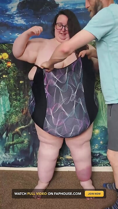 ลองชุดว่ายน้ําเทพธิดาอ้วน SSBBW