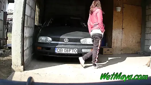 Maya rächt sich an ihrem freund und pinkelt in sein auto