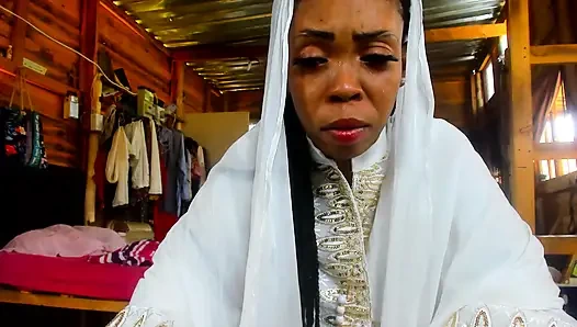 Tante seksi dengan pantat bahenol ini ngentot kaki seksinya sebelum menikah diam-diam sama ayah mertuanya...