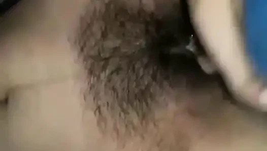 Gadis hot desi mandi dan colok memeknya sendiri