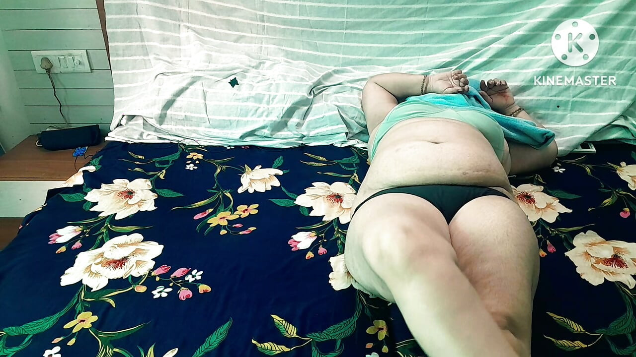 DESI INDIAN BHABHI MISSIONARY FUCK IN HINDI AUDIO