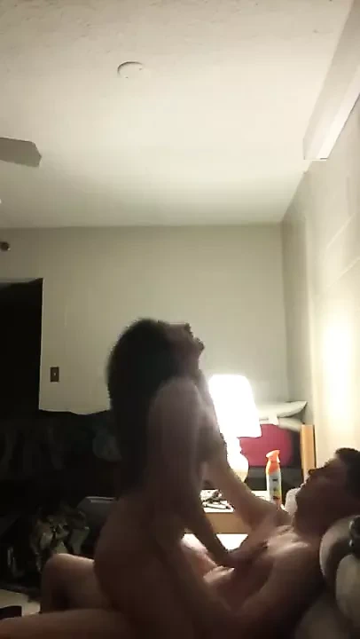 Netflix 和享受福利的朋友一起放松